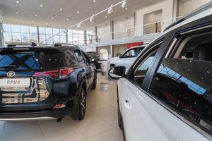 Neramios „Toyota“ prognozės: metinis pelnas kris beveik 80 proc.