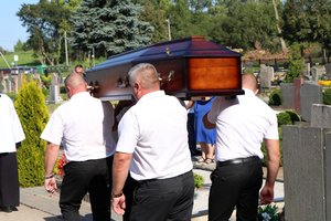 Sušvelninti apribojimai laidotuvių apeigoms bei gedulingiems pietums karantino metu