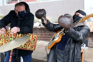 Saulius Paukštys su bendraminčiais skleidė padrikus garsus, kuriuos pavadino kakafonija