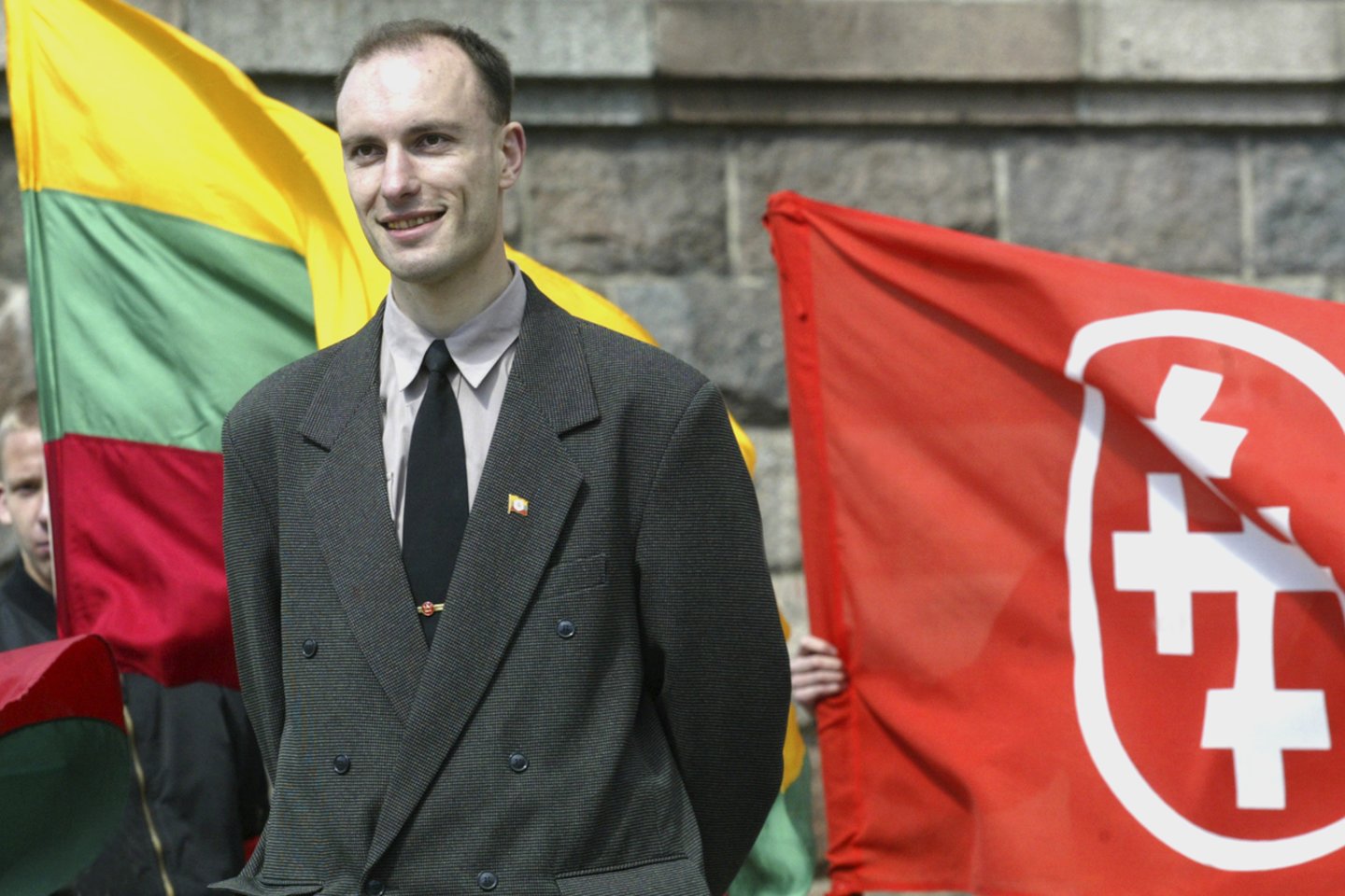 2000 m. Šiauliuose įvyko kraštutinai radikalios Lietuvos nacionalsocialistinės partijos steigiamasis suvažiavimas. Pirmininku buvo išrinktas Mindaugas Murza.<br>M.Vizbelio nuotr.