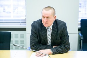 Seimas svarstys galimybę karjeros valstybės tarnautojams pratęsti darbą ir sukakus 65 metus