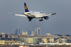 Trečiadienį Lietuvoje jau kils ir leisis lėktuvai: atnaujinami skrydžiai iš Vilniaus į Frankfurtą
