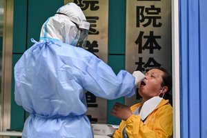 Kinijoje dėl COVID-19 plitimo uždarytas 4 mln. gyventojų turintis miestas: bijo, kad tragedija pasikartos