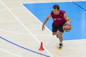 „Barcelona“ žaidėjai pradėjo gerinti sportinę formą: grįžo į treniruotes