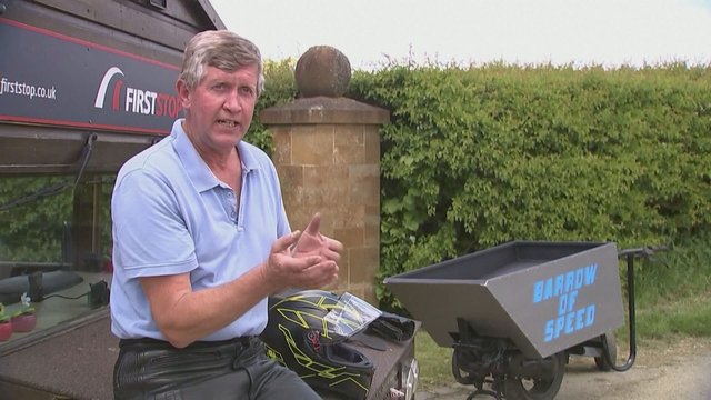 Britas karantiną paskyrė išradimui: sukūrė motorinį sodo vežimėlį
