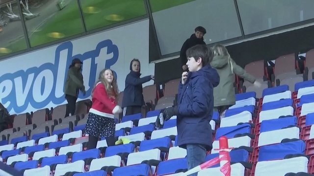 Kol Lietuvoje svarstoma, kaip pratęsti ugdymo procesą, Danijoje vaikai mokosi stadione