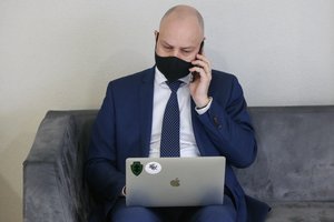 A. Veryga apribojo medikų galimybes teikti planines paslaugas keliose įstaigose