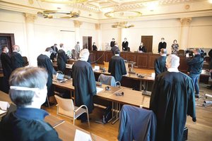 Prieš teismą priversti stoti 30 advokatų: išaiškėjo, kokias slaptas pažymas naudojo