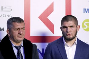 Nelaimė H. Nurmagomedovo šeimoje: kovotojo tėtis – komoje