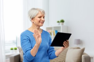 Tyrimas: nedraugiškomis laikytos technologijos per karantiną tapo gėriu