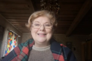 Pasaka vaikams: aktorė Larisa Kalpokaitė seka pasaką „Piniginė kiaulė“