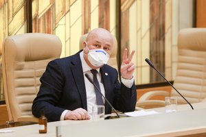 Verslas aimanuoja dėl patirtų nuostolių, bet Kauno savivaldybės darbuotojams prastovose būti neteko