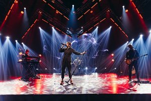 Šįvakar – Monique vasaros hitu pretenduojančio tapti kūrinio „Viskas per tave“ premjera