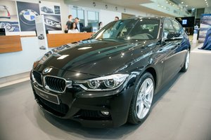 „BMW“ vadovas prognozuoja, jog automobilių pardavimai Europoje ir JAV atsigaus dar negreitai