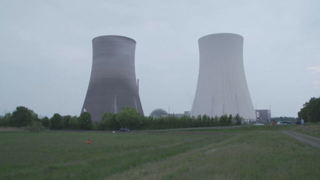 Vokietijoje nugriauta nebeveikianti atominė elektrinė