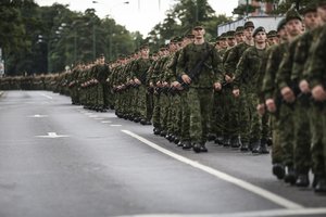 Lietuvos kariuomenė savaitgaliui į namus išleis nuolatinės privalomosios pradinės karo tarnybos karius