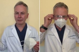 Chirurgas parodė, kaip dėvėti kaukę, kad ji erzintų kuo mažiau
