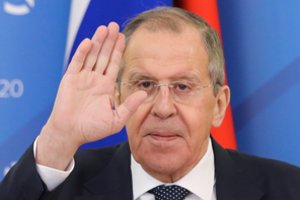 S. Lavrovas: nėra jokių įrodymų, kad rusų programišiai taikėsi į A. Merkel
