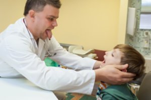 Žinia tėvams: per karantiną ir tris mėnesius po jo vaiko sveikatos pažymėjimas neprivalomas