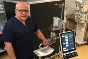 Verslas padeda gelbėti gyvybes: sostinės kliniką pasiekė naujas svarbus aparatas