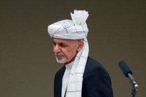Afganistano prezidentas A. Ghani ir jo oponentas A. Abdullah pasirašė valdžios pasidalijimo susitarimą
