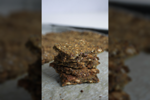 Grikių miltų duoniukai su sėklomis – gardus ir sveikas užkandis