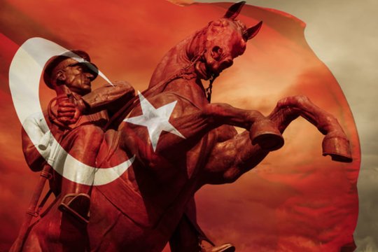 1881 m. gimė Turkijos valstybės veikėjas Ataturkas, tikrasis vardas Mustafa Kemalis Paşa. Jo pastangomis Turkija buvo paskelbta respublika, buvo pirmasis jos prezidentas. Šalyje diegė europietiškas gyvenimo normas, panaikino daugpatystę, moterims suteikė rinkimų teisę, įvedė pavardes. Mirė 1938 m.<br>123rf nuotr.