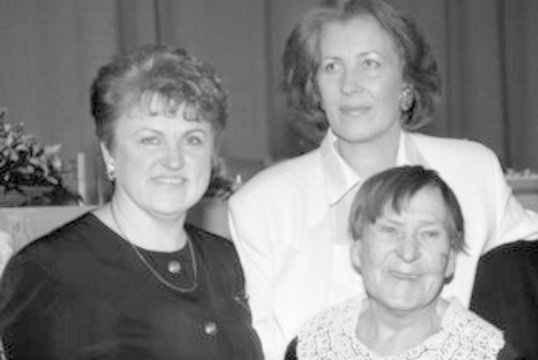 1999 m. mirė aktorė ir režisierė Kazimiera Kymantaitė (dešinėje, 89 m.).<br>P.Lileikio nuotr.