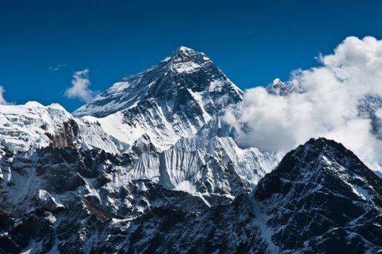 2013 m. į aukščiausią pasaulyje Himalajų kalnų Džomolungmos viršūnę įkopė pirmoji lietuvė Edita Nichols Uksaitė.<br>123rf nuotr.