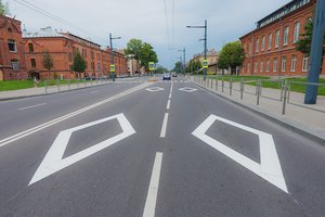 Kaunas inicijuoja Kelių eismo taisyklių papildymą: sieks įteisinti rombo formos ženklinimą