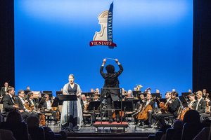 Didžiausios Lietuvos scenos meno organizacijos valdžios prašo neignoruoti ir leisti dirbti