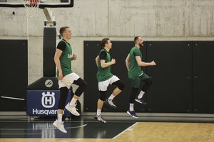 „Žalgirio“ krepšininkai paėmė į rankas kamuolius, bet optimizmo dėl Eurolygos nedaug