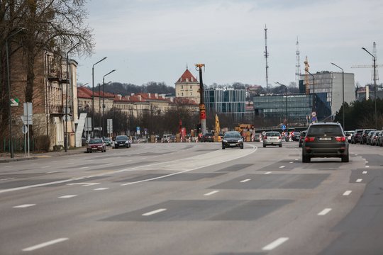 Kaune pradedama svarbios gatvės rekonstrukcija: gyventojai turi progą atsisveikinti su senosiomis plytelėmis