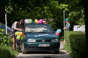 To Lietuvoje dar nebuvo – šalies mokyklose aidės nuotolinis „paskutinis skambutis“