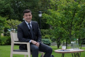 V. Zelenskis sako esąs pasiruošęs tiesiogiai derėtis su V. Putinu dėl Donbaso