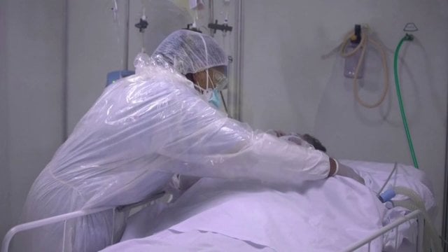 Koronaviruso padėtis Brazilijoje kritinė, tačiau prezidentas jį vadina „lengvu gripu“