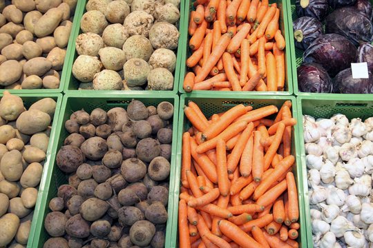 Restoranams ir kavinėms nereikia lietuviškų daržovių: pūdo laukuose