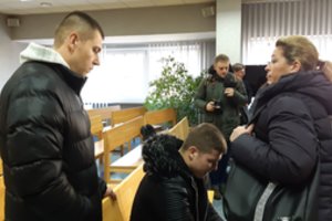 Prievartautos paauglės iš Jurbarko krašto byla – vėl teisme, bet posėdį teko atidėti