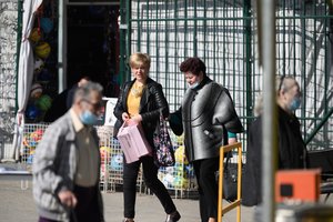 Iš Rusijos grįžęs sergantis vairuotojas užkrėtė ir kitus, COVID-19 pasiekė Gariūnus, Lietuvos banką