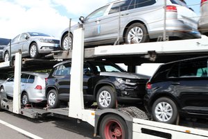 Rusija smarkiai sumažino lengvųjų automobilių importą