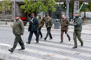 Prie Aplinkos ministerijos būrys medžiotojų surengė įstatymo palaikymo piketą