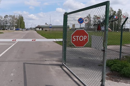 Šiauliuose girtas vyras nulaužė užkardą ir įvažiavo į karinės bazės teritoriją