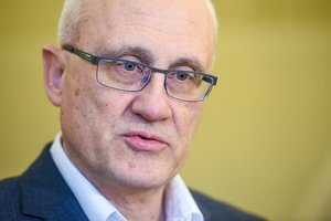S. Jakeliūnas: ilgalaikius pinigų dalinimo padarinius pajaus visi