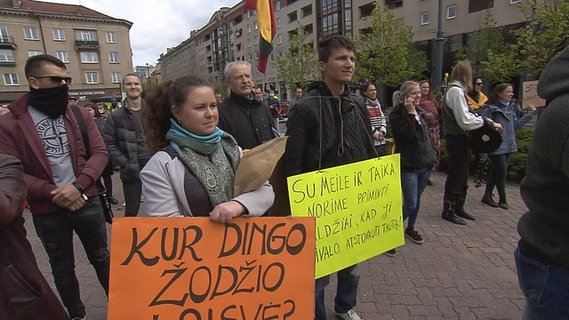 Mitingas prie Seimo: piktina ne tik suvaržymai – protestas prieš skiepus, testavimą ir 5G ryšį