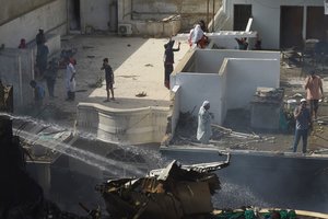 Pakistanas paskelbė apie kompensacijas lėktuvo katastrofos aukų šeimoms