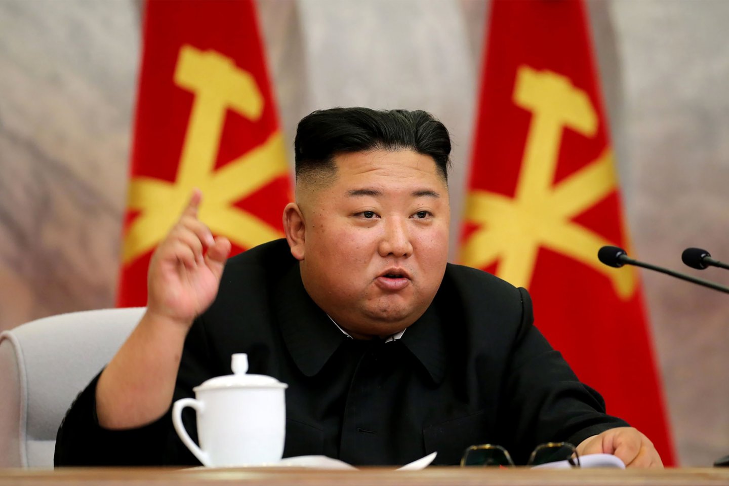  Šiaurės Korėjos karinio susitikimo metu, kuriam pirmininkavo šalies lyderis Kim Jong Unas, buvo aptarta nauja „branduolinio karo atgrasymo“ politika.<br> AFP/Scanpix nuotr.