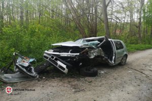 Savaitgalio avarijose žuvo žmogus, dar 18 buvo sužalota