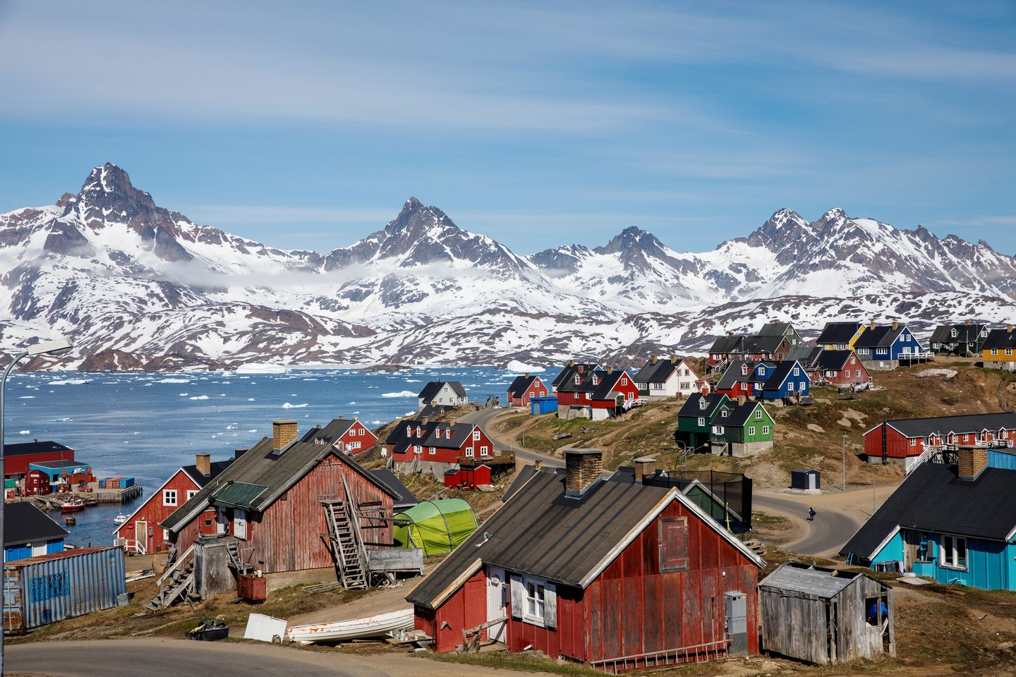   Karščių banga Sibire ir ankstyva ledo tirpsmo sezono pradžia Grenlandijoje yra nerimą keliantys reiškiniai, Arktyje artėjant vasarai, pranešė mokslininkai.<br> Scanpix/Reuters nuotr.