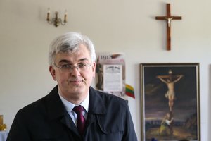 Politinės korupcijos bylos teisme – triukšmas dėl prokuroro žodžių