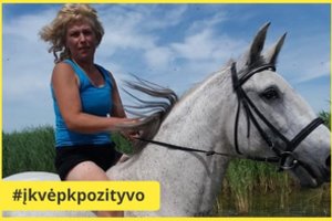 Žirgų mylėtoja iš Kintų: vienintelė kaime, kuri su „bernais“ po miškus jodinėjo darbiniais arkliais